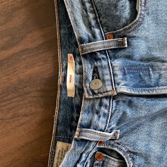 Levi Wedgie - Picture 2 of 5